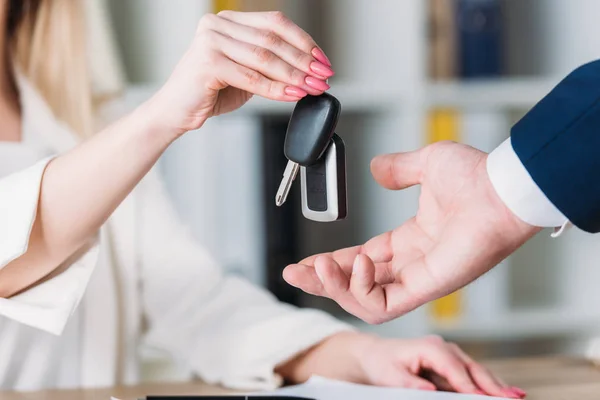 Cropped Shot Woman Taking Car Keys Car Dealer Office — Stock Photo, Image