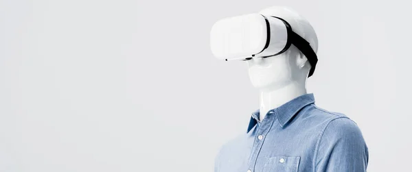Панорамний Знімок Манекена Одязі Гарнітурою Віртуальної Реальності Ізольовано Сірому Копіювальним — стокове фото