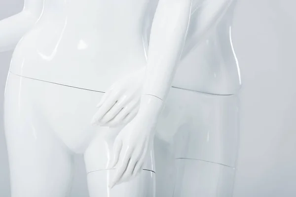Zblízka Pohled Bílé Plastové Mannequiny Izolované Šedé — Stock fotografie