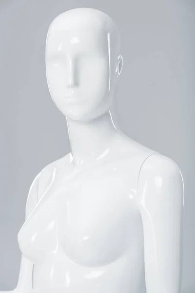 Biały Plastikowy Manekin Wyizolowany Szaro — Zdjęcie stockowe