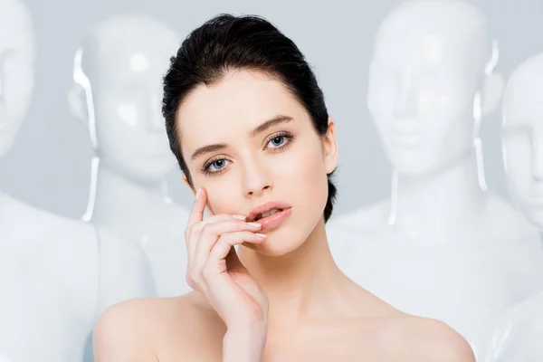 Beautiful Girl Looking Camera Gesturing Mannequins Isolated Grey — Stock Photo, Image