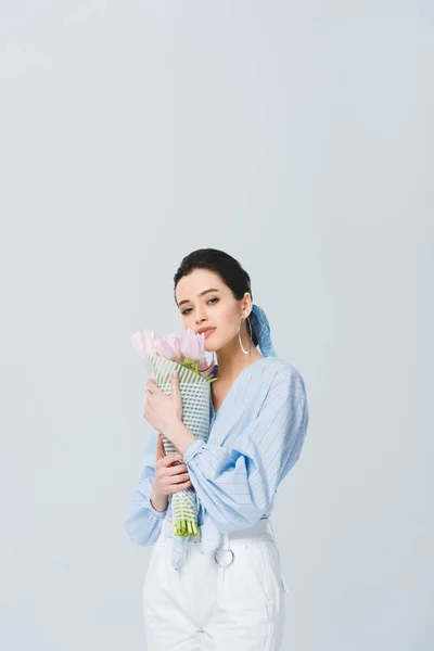 Gyönyörű Elegáns Lány Csokor Tulipán Izolált Szürke — Stock Fotó