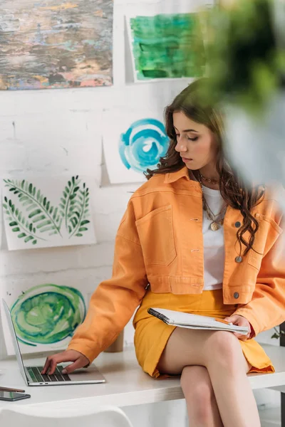 Selective Focus Pensive Young Woman Using Laptop While Sitting Desk — Stock Photo, Image