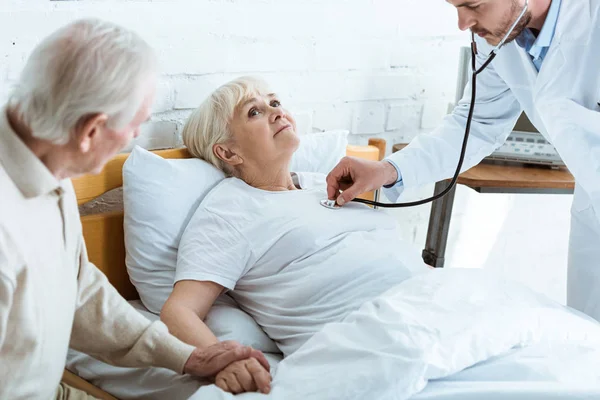 Partial View Doctor Examining Sick Patient Senior Man — Stock Photo, Image