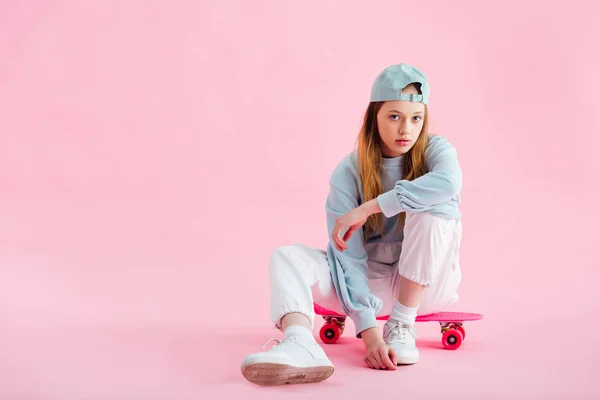 Pretty Teenage Girl Cap Sitting Penny Board Pink — Stock Photo, Image