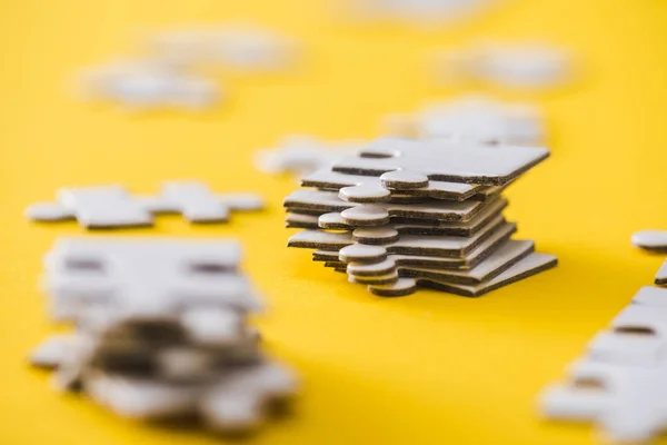 Selective Focus Stacked White Puzzle Pieces Yellow — Stock Photo, Image