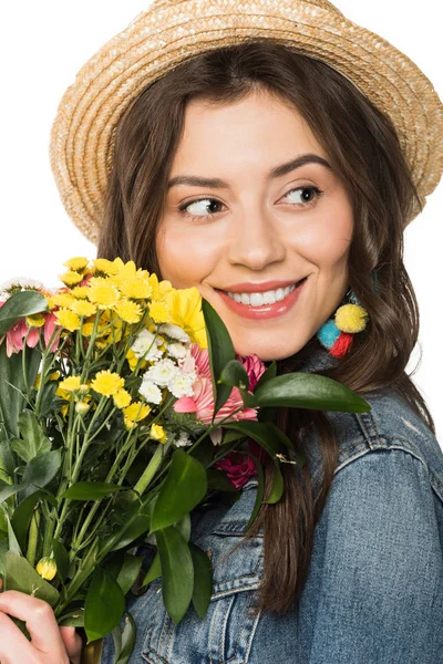 Feliz Chica Boho Sombrero Paja Sosteniendo Flores Aisladas Blanco —  Fotos de Stock