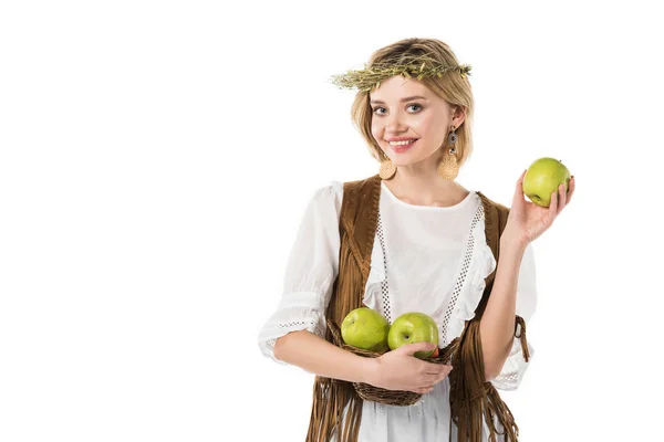 Hübsche Boho Mädchen Kranz Mit Reifen Äpfeln Isoliert Auf Weiß — Stockfoto