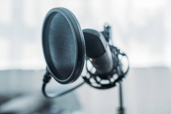 selective focus of microphone with membrane in broadcasting studio