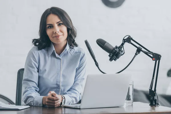 Beautiful Radio Host Looking Camera While Sitting Workplace Microphone Laptop — Stock Photo, Image