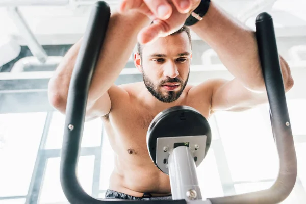 Handsome Sportsman Training Elliptical Machine Gym — Stock Photo, Image