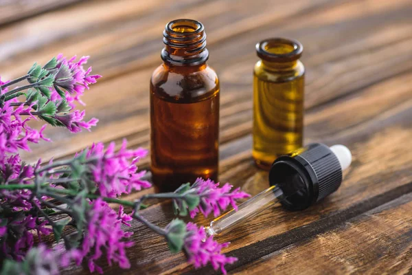 Bottles Essential Oils Dropper Heather Plant Wooden Surface — Stock Photo, Image