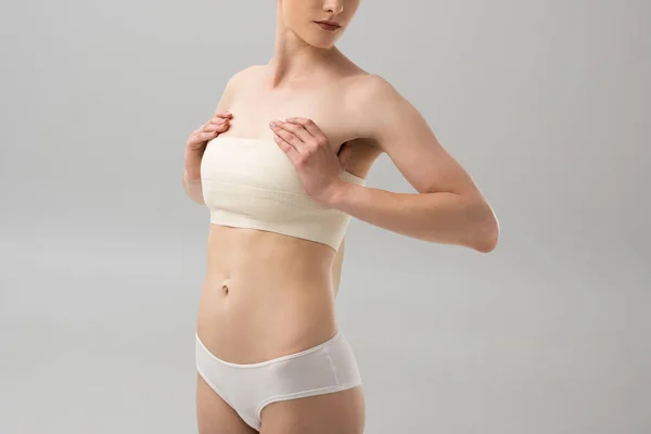 Vista Cortada Mulher Calcinha Com Bandagem Peito Isolado Cinza — Fotografia de Stock
