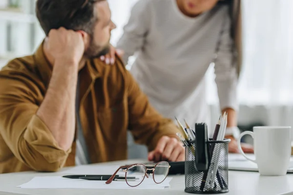 Selective Focus Woman Man Talking Looking Each Other — Stock Photo, Image