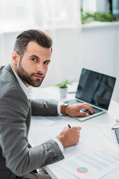 Handsome Man Formal Wear Holding Pen Looking Camera — Stock Photo, Image