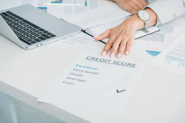 Cropped View Woman Showing Credit Score Office — Stock Photo, Image
