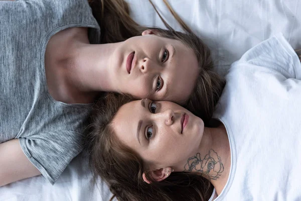 Top View Two Lesbians Lying Bed Together — Stock Photo, Image