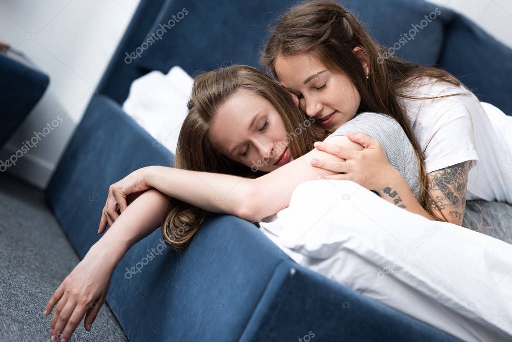 Two Lesbians Embracing Closed Eyes While Lying Bed Morning — Stock