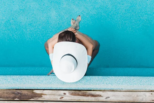 Top View Woman Straw Hat Man Swimming Pool — Stock Photo, Image