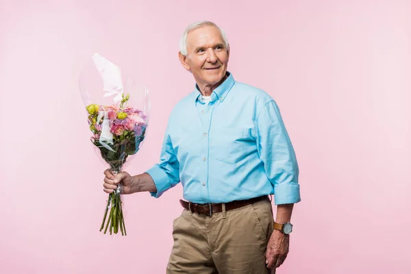 Cheerful Senior Man Holding Bouquet Flowers While Standing Pink — Stock Photo, Image