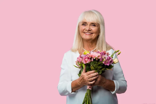 Cheerful Senior Woman Holding Bouquet Flowers Isolated Pink — Stock Photo, Image