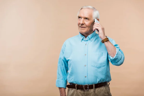 Happy Retired Man Talking Smartphone Standing Isolated Beige — Stock Photo, Image