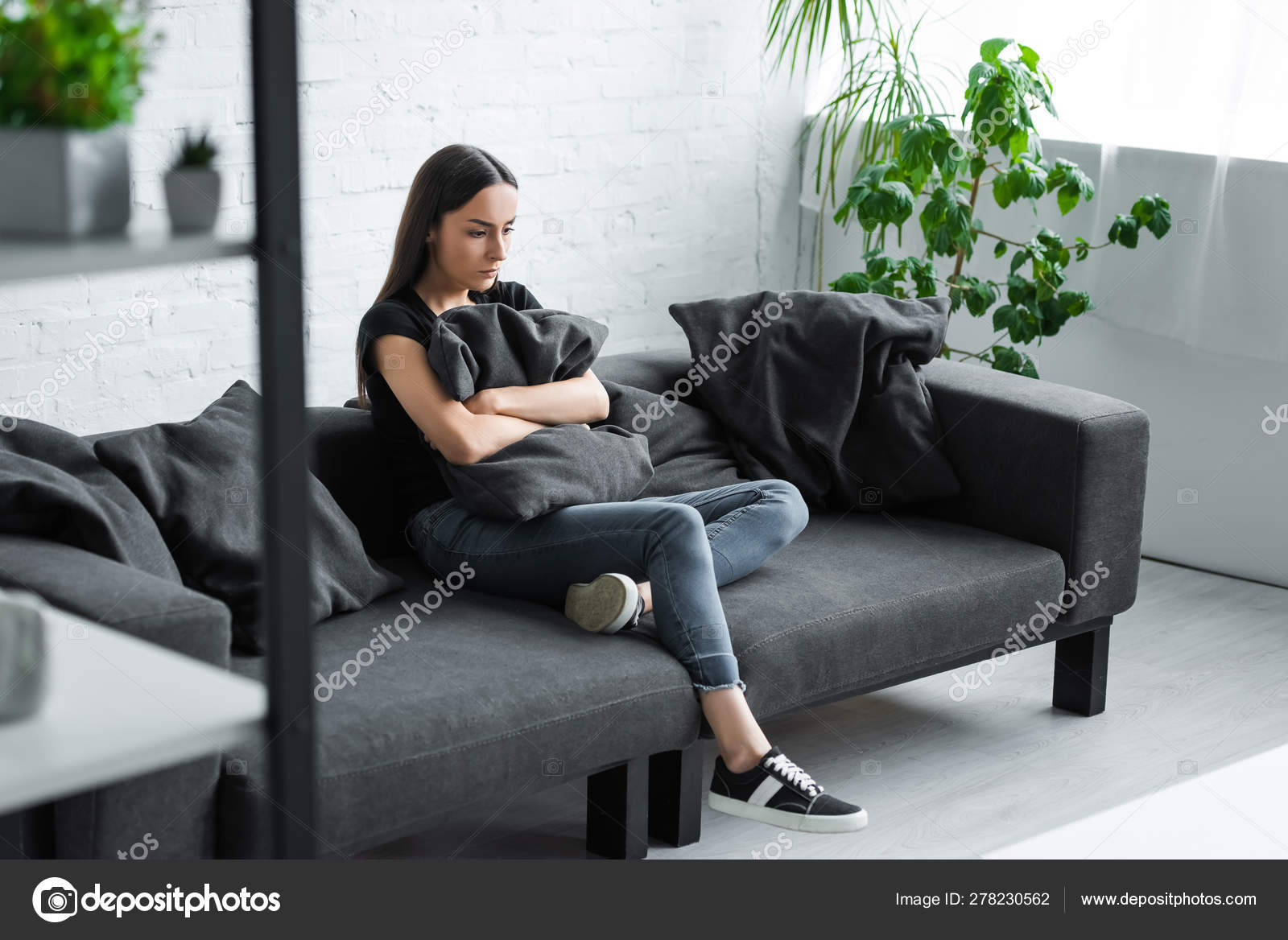 86,784 Woman Sitting On Pillow Images, Stock Photos, 3D objects