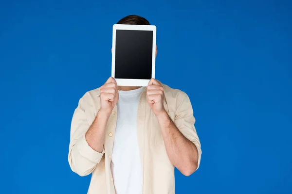 Vooraanzicht Van Jonge Man Shirt Houden Digitale Tablet Met Blanco — Stockfoto