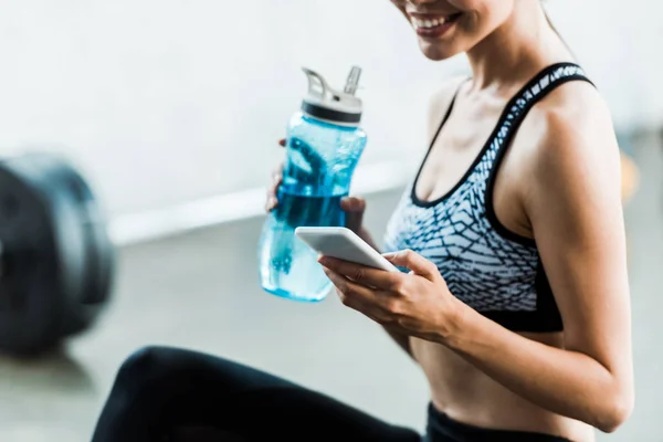 Cropped View Cheerful Sportswoman Holding Smartphone Sport Bottle — Stock Photo, Image