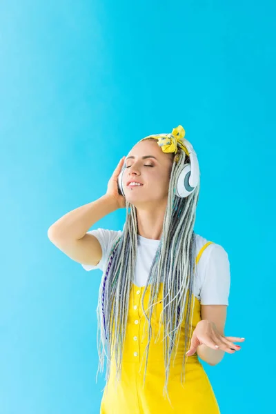 Girl Dreadlocks Headphones Listening Music Isolated Turquoise — Stock Photo, Image