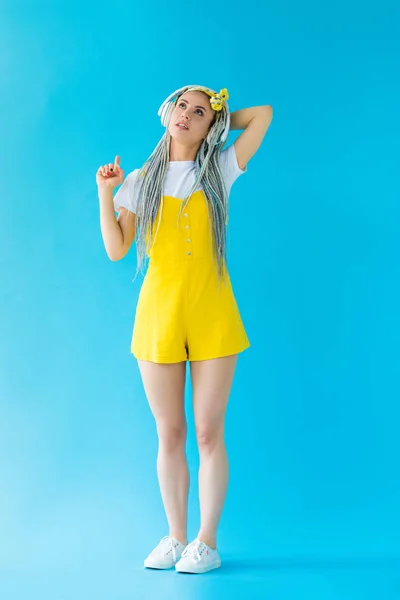 Girl Dreadlocks Headphones Pointing Finger Turquoise — Stock Photo, Image