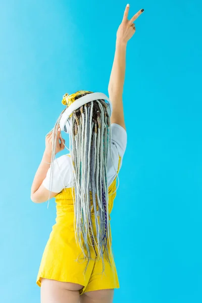 Back View Girl Dreadlocks Headphones Doing Peace Sign Isolated Turquoise — Stock Photo, Image