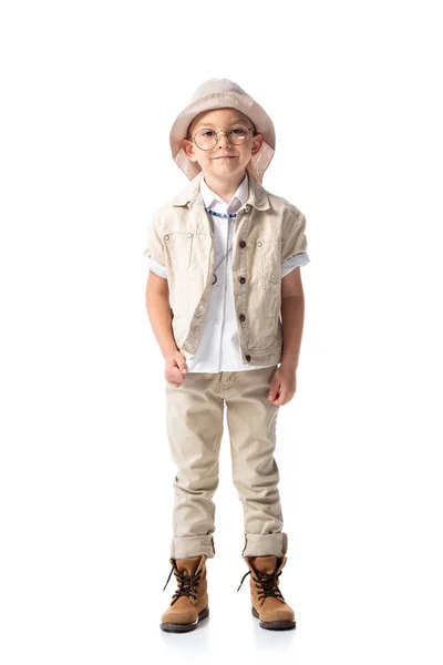 Vista Completa Del Niño Explorador Sonriente Sombrero Gafas Mirando Cámara —  Fotos de Stock