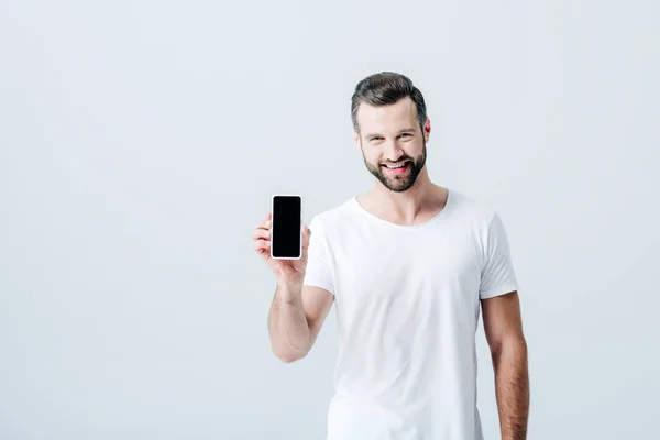 Gelukkige Man Toont Smartphone Met Blanco Scherm Geïsoleerd Grijs — Stockfoto