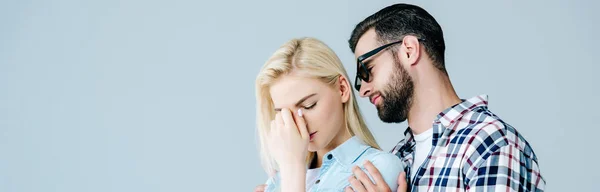 Panoramic Shot Man Consoling Beautiful Sad Girl Isolated Grey — Stock Photo, Image