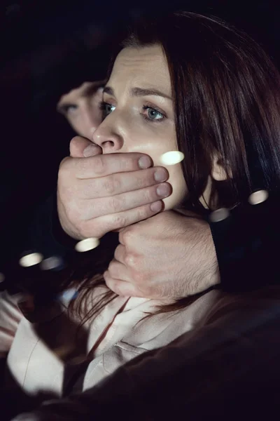 Thief Covering Mouth Beautiful Frightened Woman — Stock Photo, Image