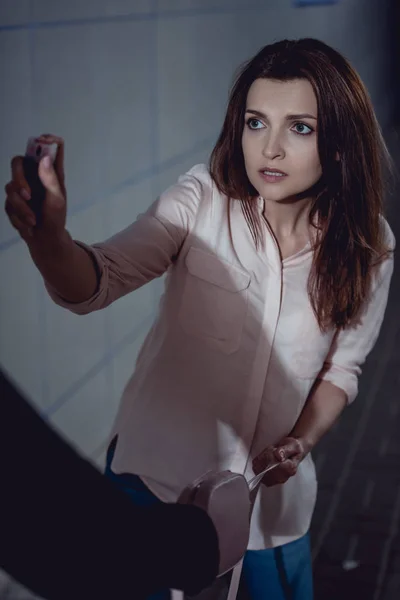 Thief Stealing Bag Woman Defending Herself Pepper Spray Underpass — Stock Photo, Image