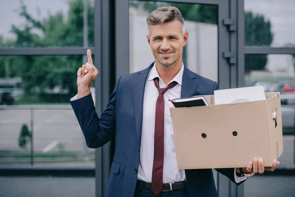 Cheerful Man Suit Showing Middle Finger While Holding Box Building — Stock Photo, Image