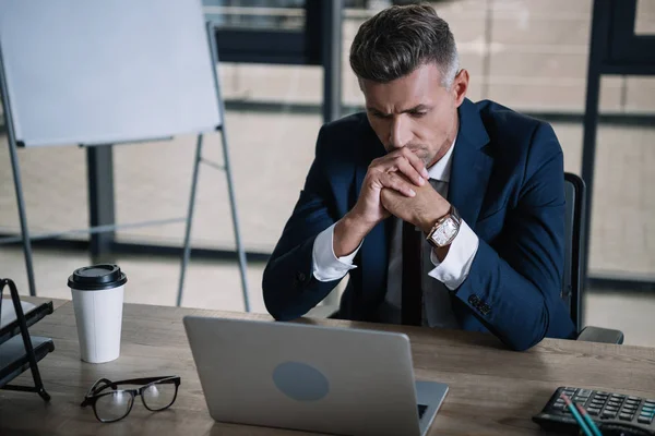 Selective Focus Businessman Looking Laptop While Sitting Clenched Hands Office — Stock Photo, Image