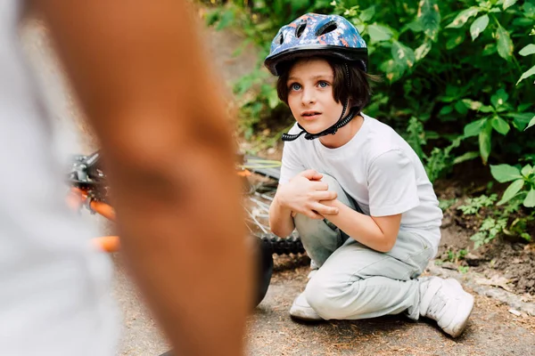 Selective Focus Boy Fell Bicycle Looking Father While Dad Standing — Stock Photo, Image