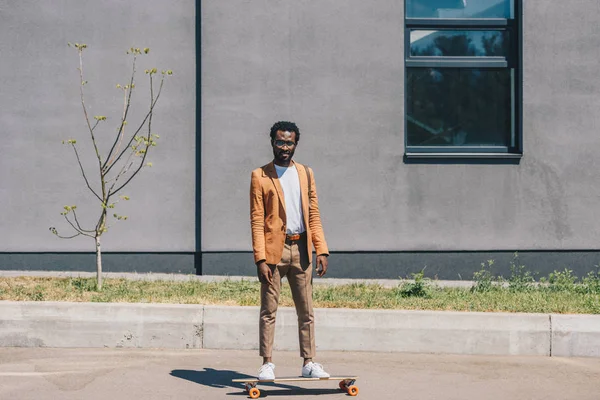 Handsome African American Businessman Riding Longboard Sunny Street — Stock Photo, Image