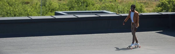 Panoramic Shot African American Businessman Longboarding Sunny Rooftop — Stock Photo, Image