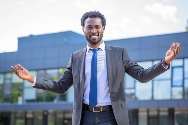 Cheerful Handsome African American Businessman Gesturing While Smiling Camera — Stock Photo, Image