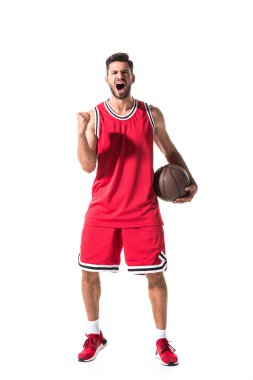 basketbol oyuncusu üniforma içinde top ile tezahürat ellenmiş el Beyaz üzerinde Izole 