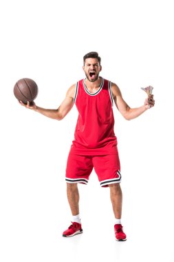 top ve dolar banknotlar ile basketbol oyuncusu beyaz üzerinde Izole 