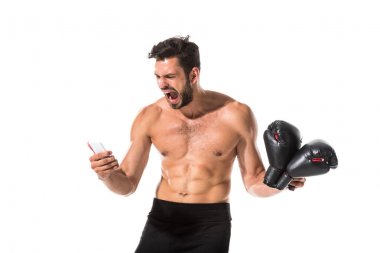 gömleksiz Boxer Smartphone ile beyaz üzerinde Izole çığlık