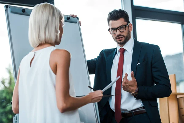 Selective Focus Businessman Standing Blonde Colleague — Stock Photo, Image