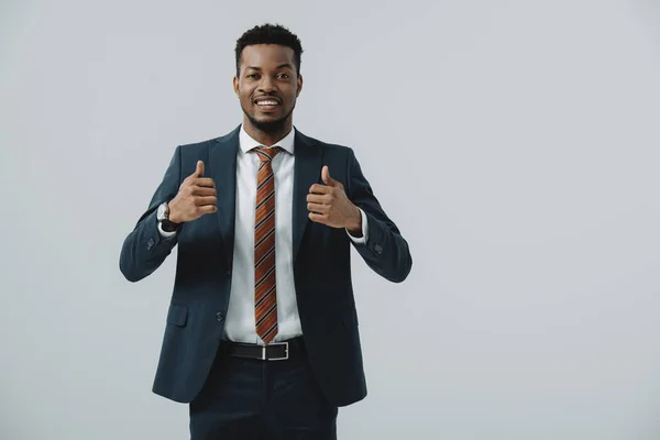 Feliz Afro Americano Homem Mostrando Polegares Para Cima Isolado Cinza — Fotografia de Stock