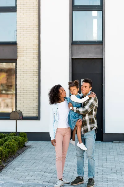 Full Length View African American Family Standing New House While — Stock Photo, Image