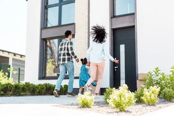 Full Length View African American Family Running New House — Stock Photo, Image
